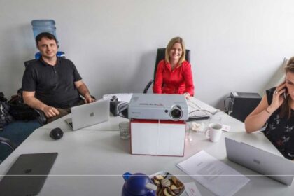 Saša Stojanović, Linda Wade i Tori Mcensie