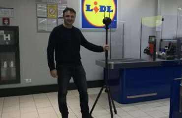 Saša Stojanović snima LIDL prodavnicu Saša Stojanović snima LIDL prodavnicu