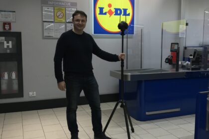 Saša Stojanović snima LIDL prodavnicu