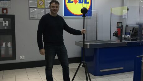 Saša Stojanović snima LIDL prodavnicu Saša Stojanović snima LIDL prodavnicu